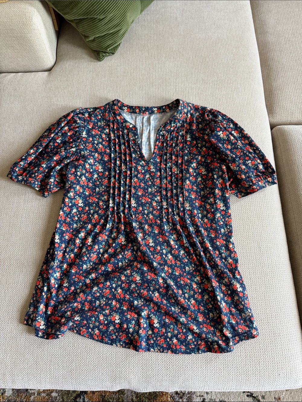 Floral Pintuck Split-Neck Women's Top - Navy with Red and Cream Flowers